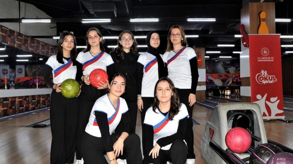Bowling Kız Takımımız Müsabakalarda Okulumuzu Başarıyla Temsil Etti